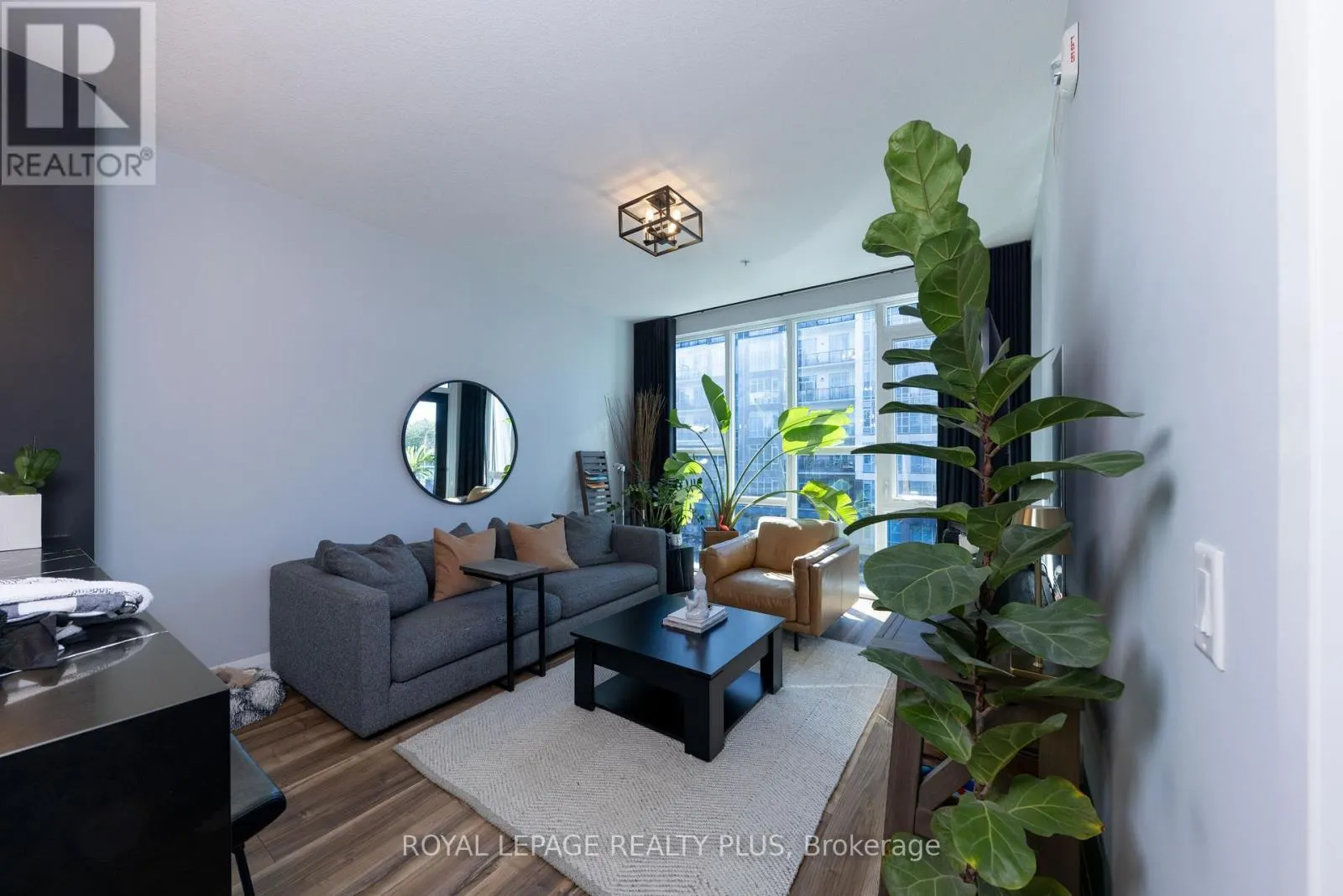 306 - 16 CONCORD PLACE