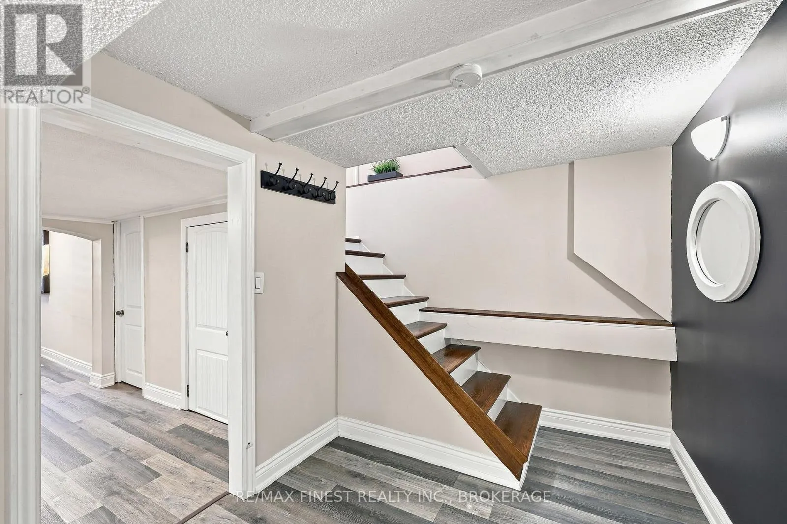 581 DIVISION STREET