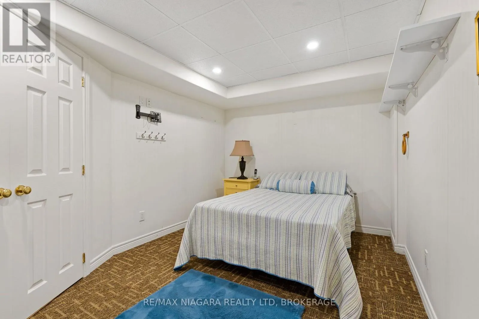 2487 WALKER COURT