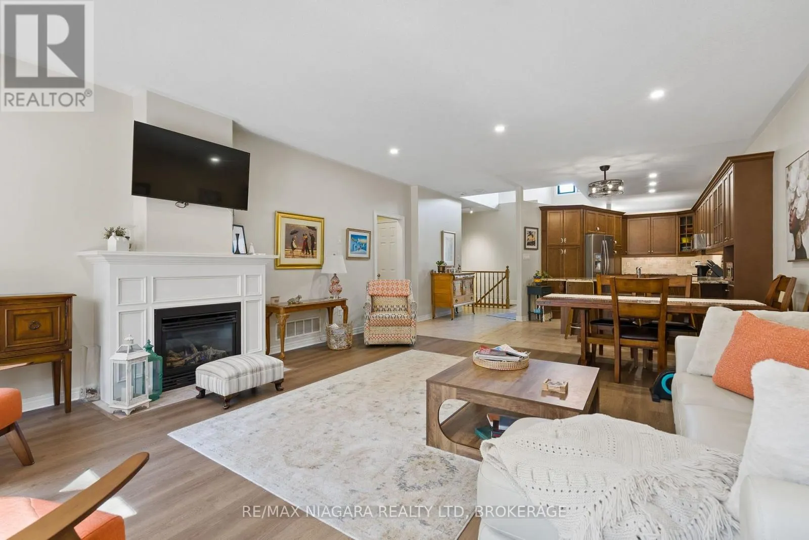 2487 WALKER COURT