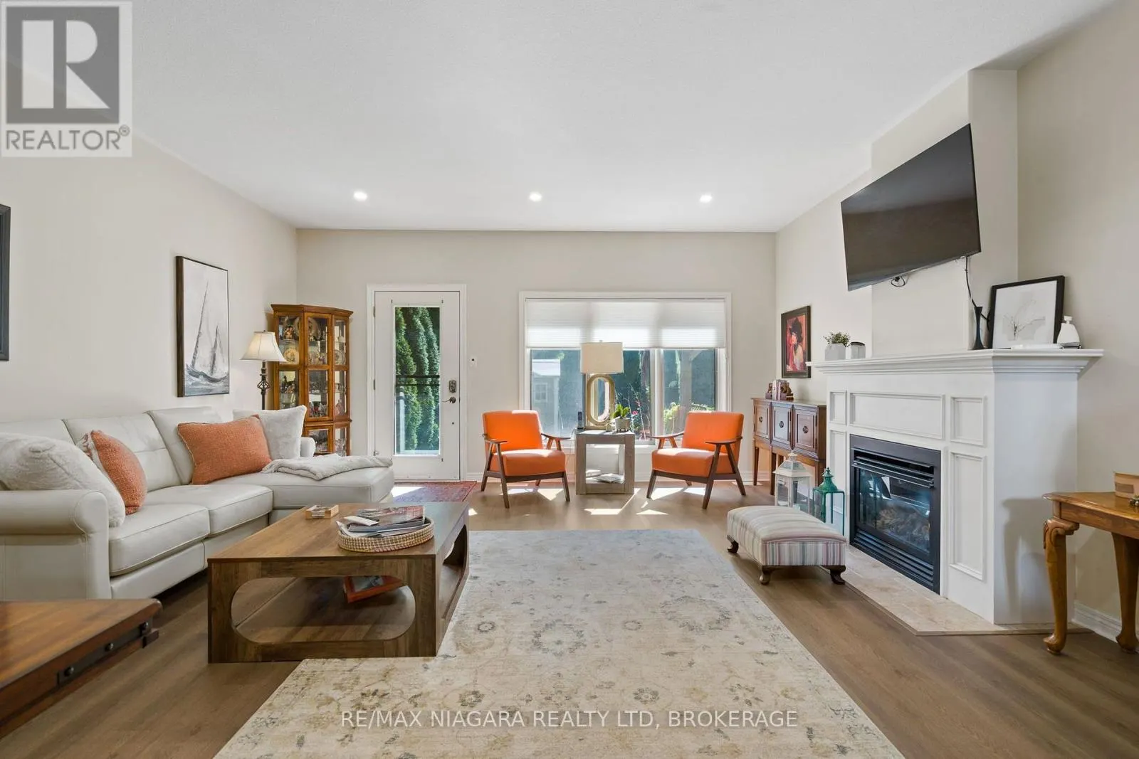 2487 WALKER COURT
