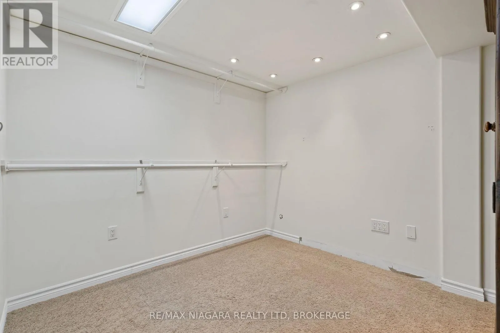 2487 WALKER COURT