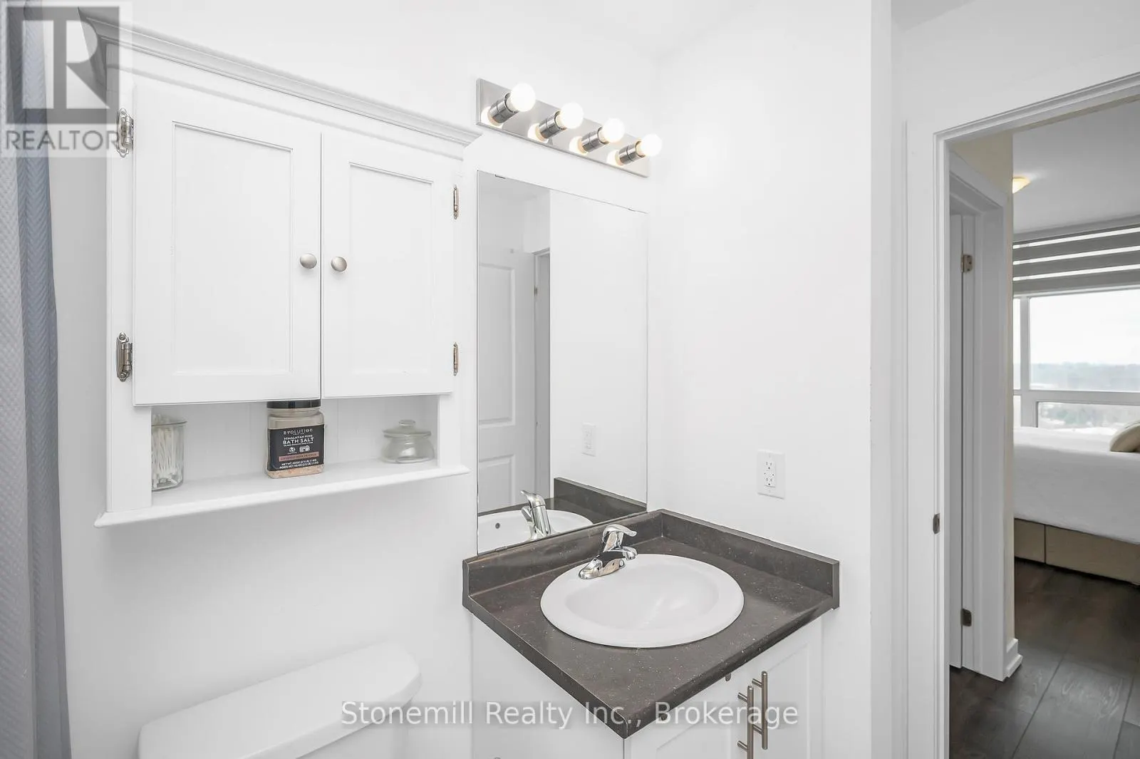 701 - 450 DUNDAS STREET E #701