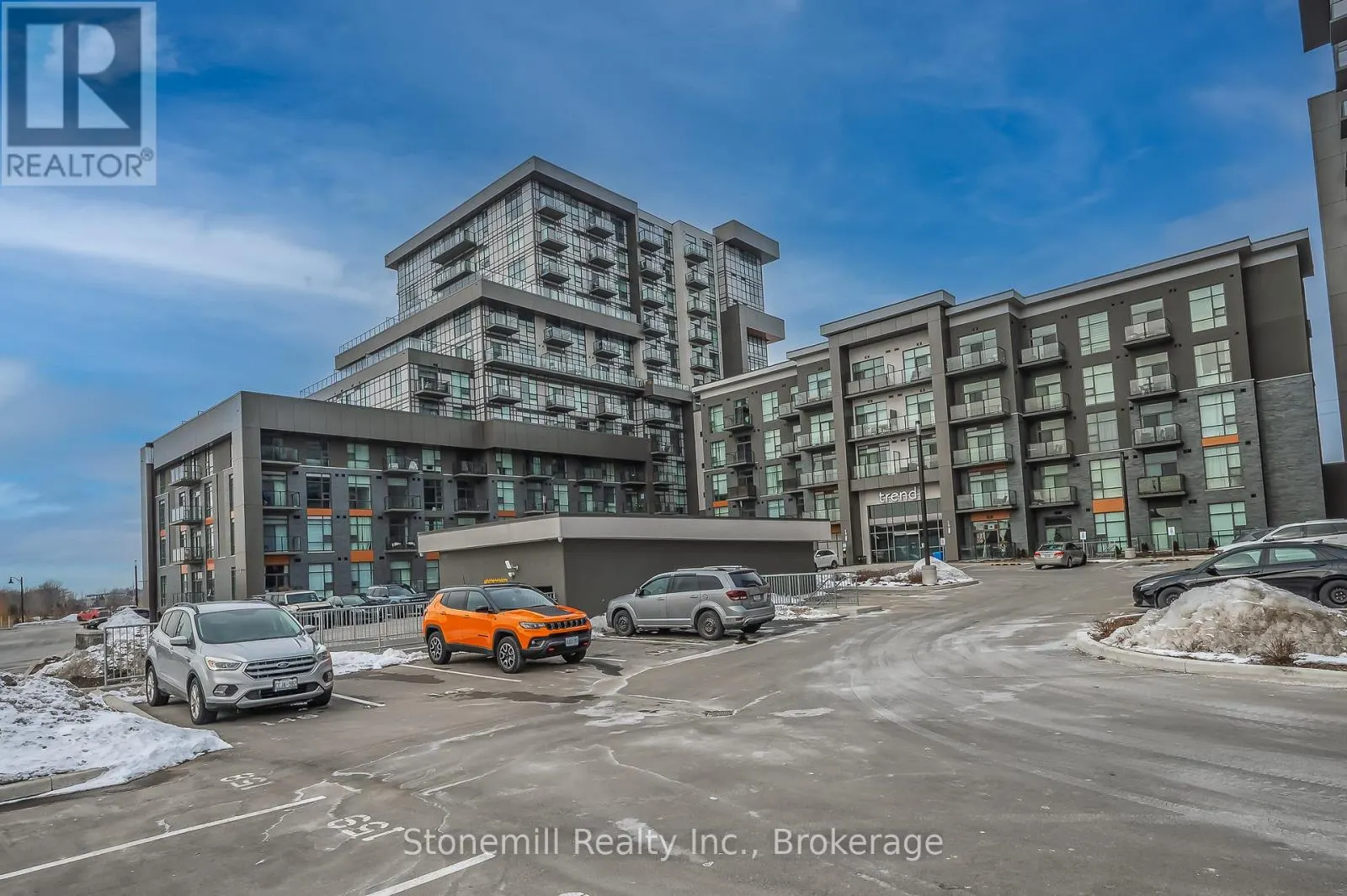 701 - 450 DUNDAS STREET E #701