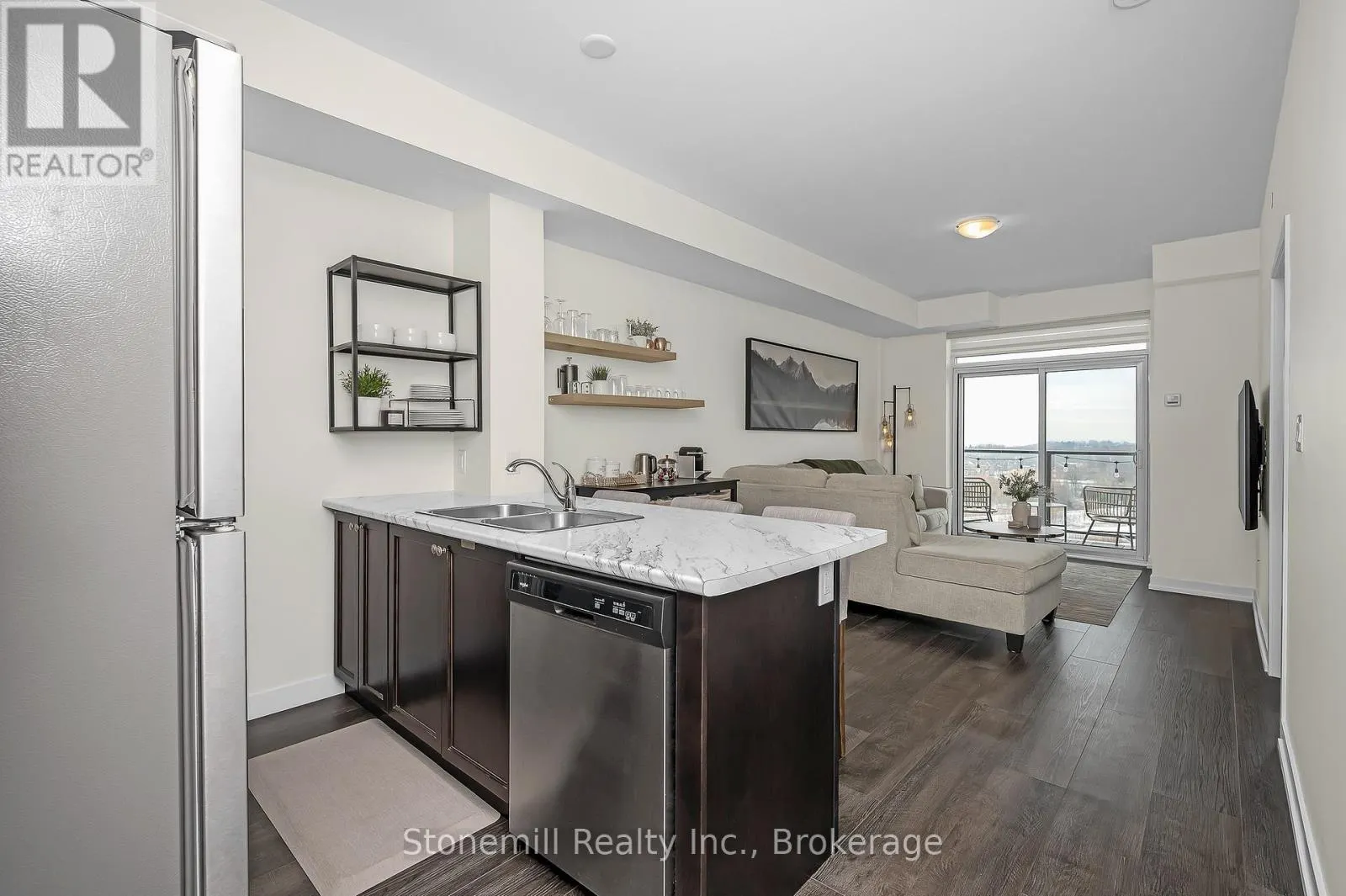701 - 450 DUNDAS STREET E #701