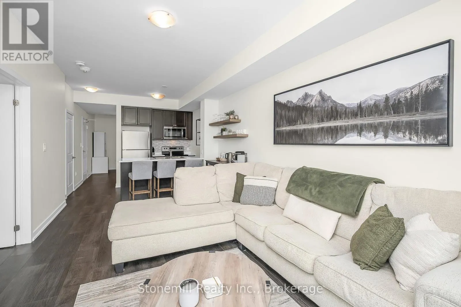 701 - 450 DUNDAS STREET E #701