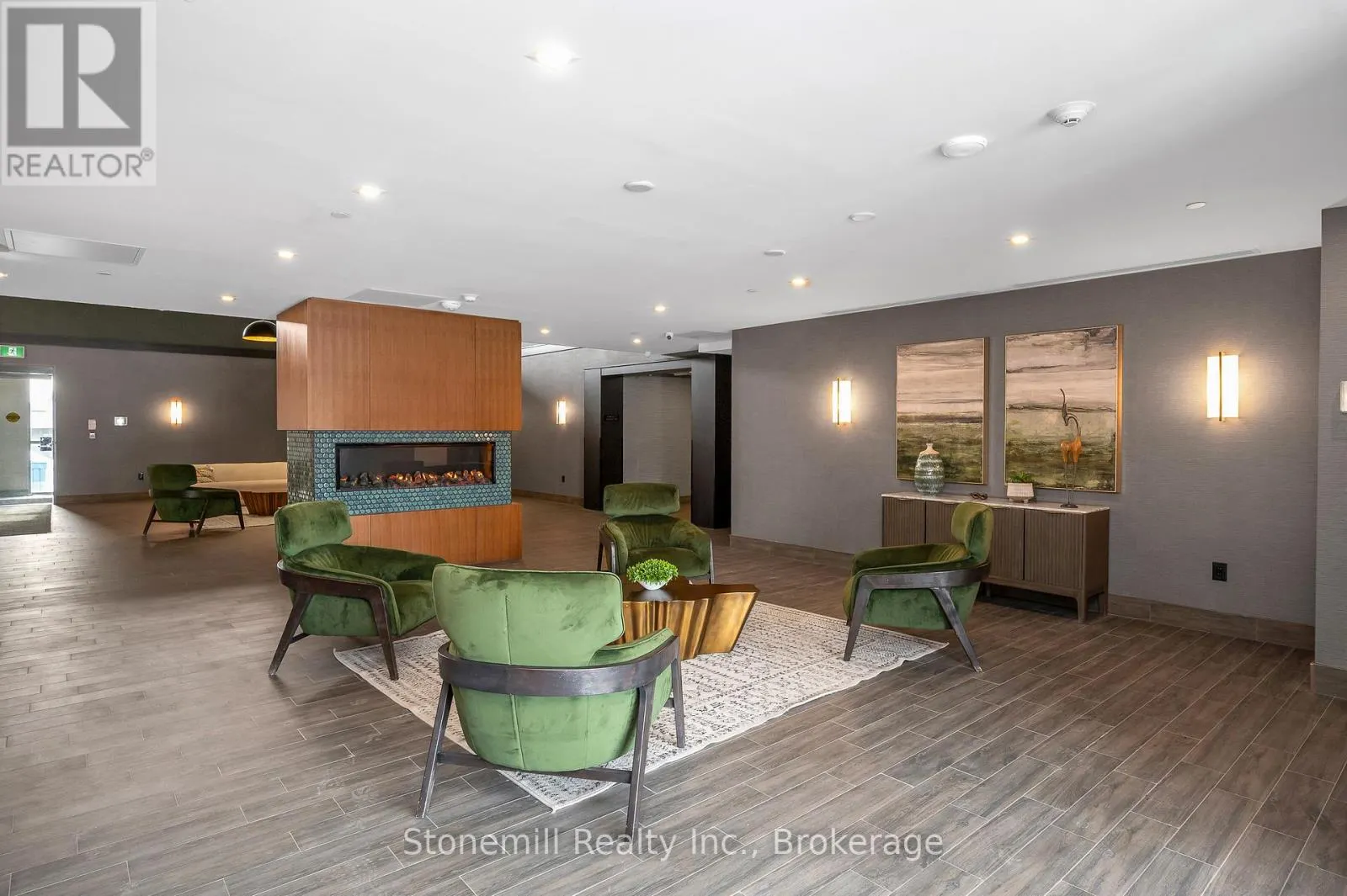 701 - 450 DUNDAS STREET E #701