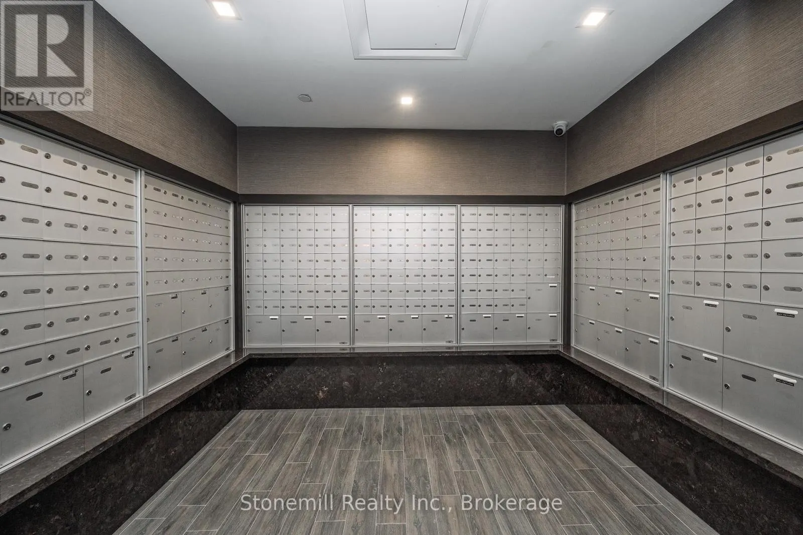 701 - 450 DUNDAS STREET E #701