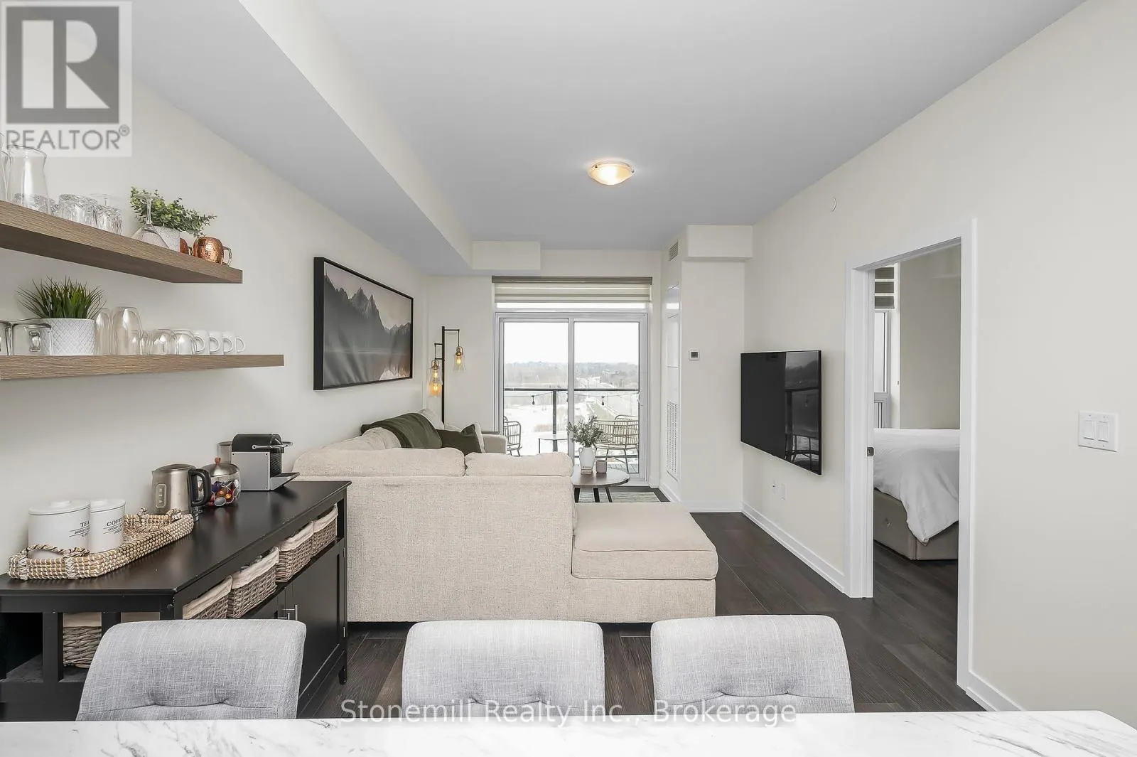 701 - 450 DUNDAS STREET E #701