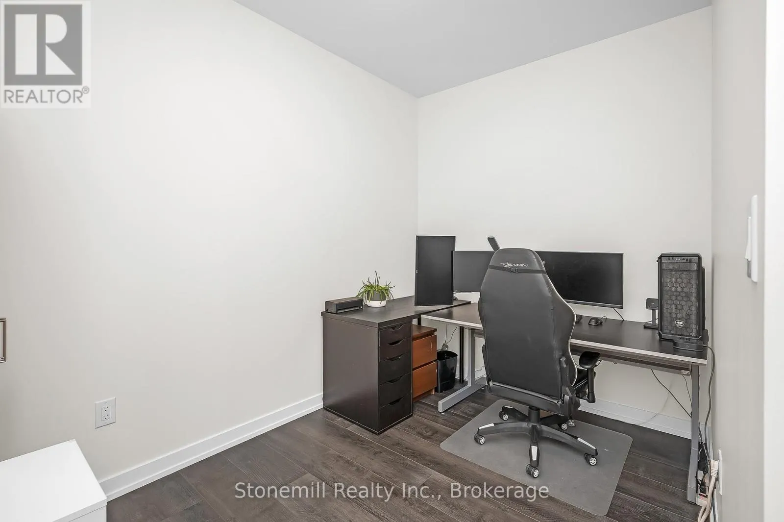 701 - 450 DUNDAS STREET E #701