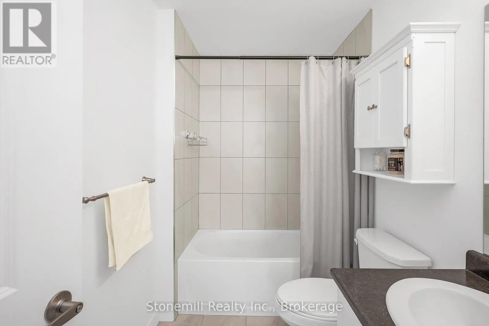 701 - 450 DUNDAS STREET E #701