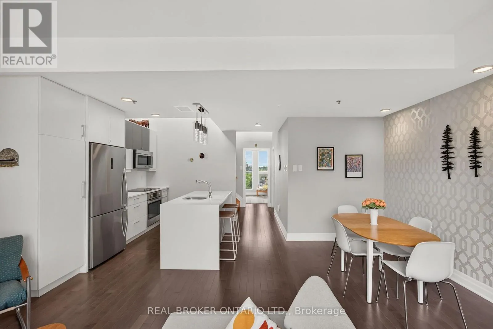 317 - 300 B LETT STREET