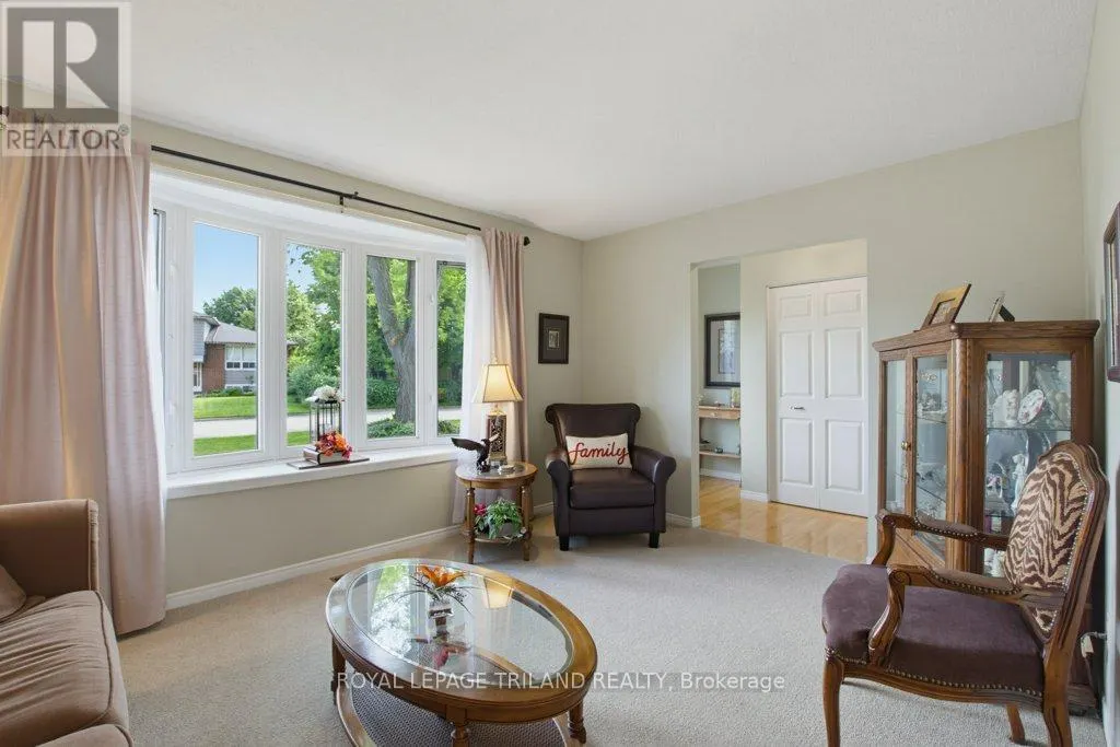 5 WARREN CRESCENT