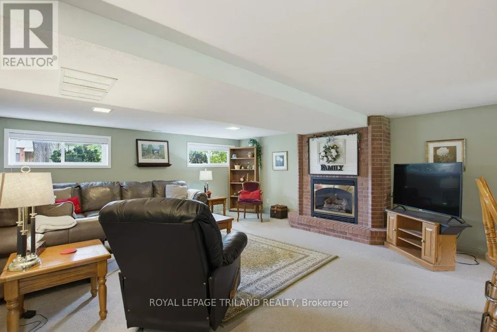 5 WARREN CRESCENT