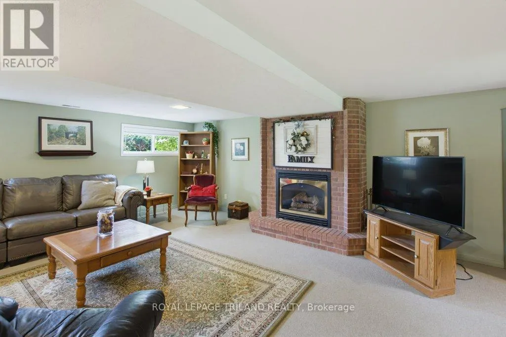5 WARREN CRESCENT