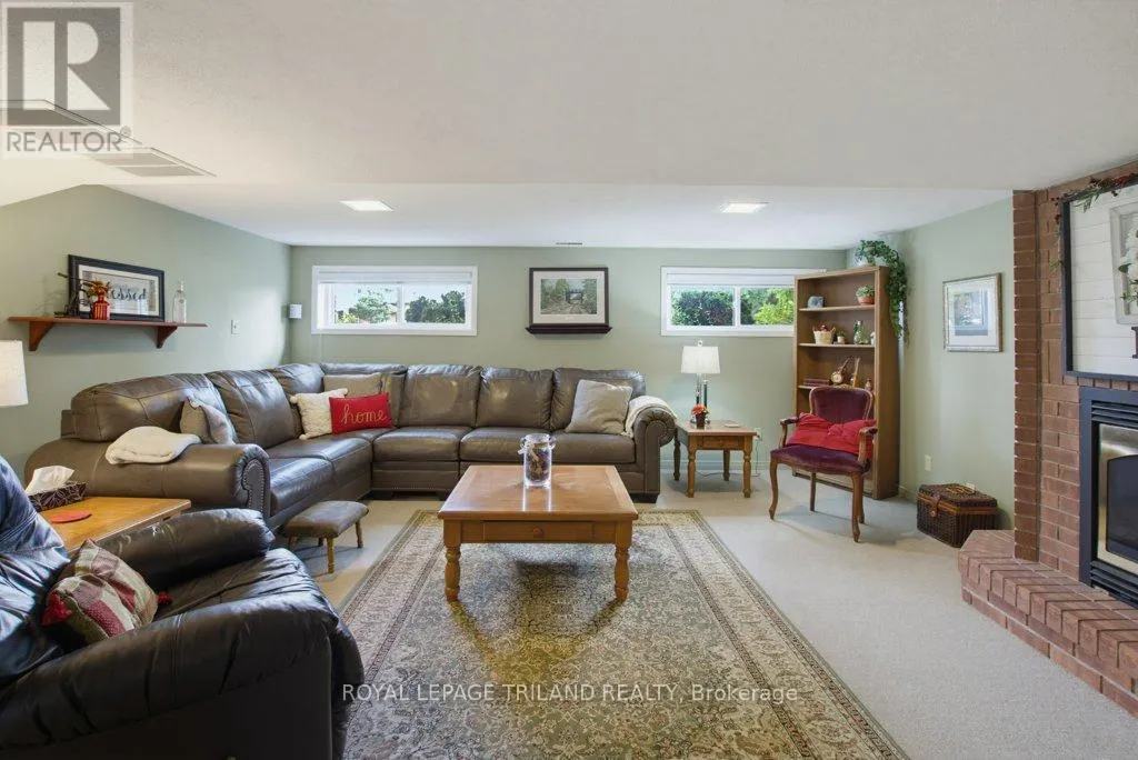 5 WARREN CRESCENT