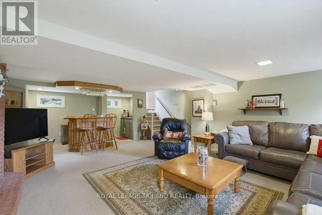 5 WARREN CRESCENT