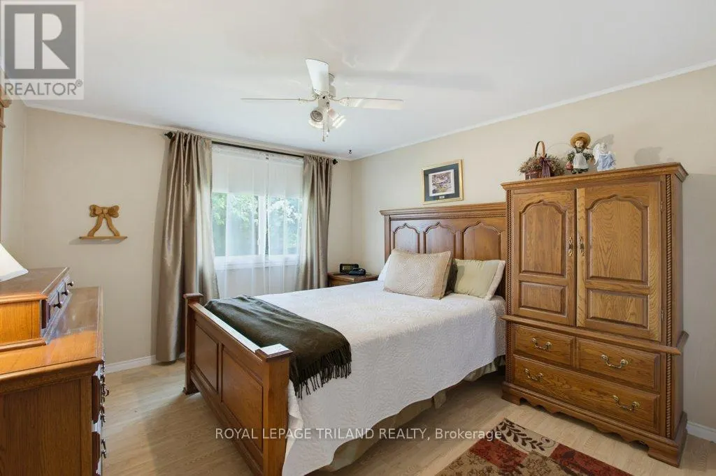 5 WARREN CRESCENT