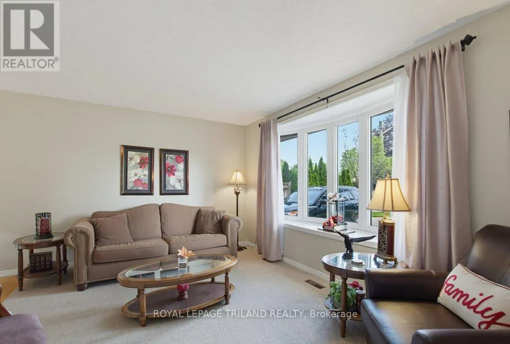 5 WARREN CRESCENT