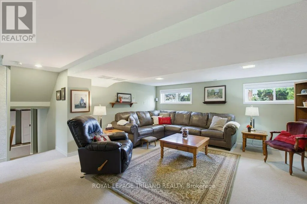 5 WARREN CRESCENT