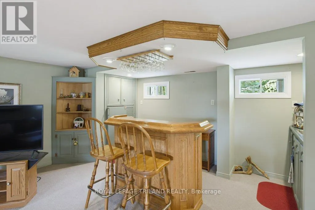 5 WARREN CRESCENT