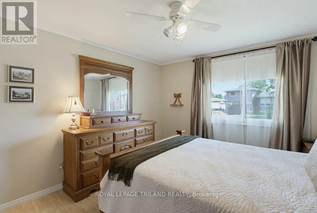 5 WARREN CRESCENT