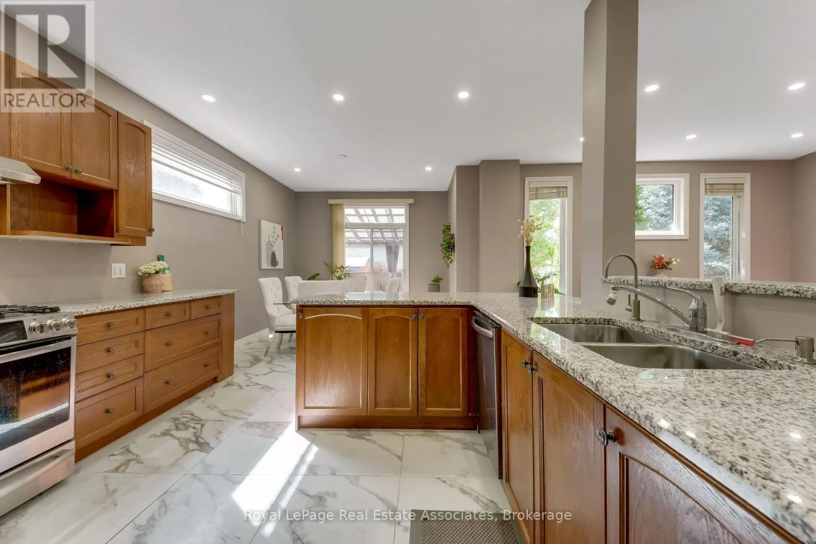 406 SANDY COVE CRESCENT