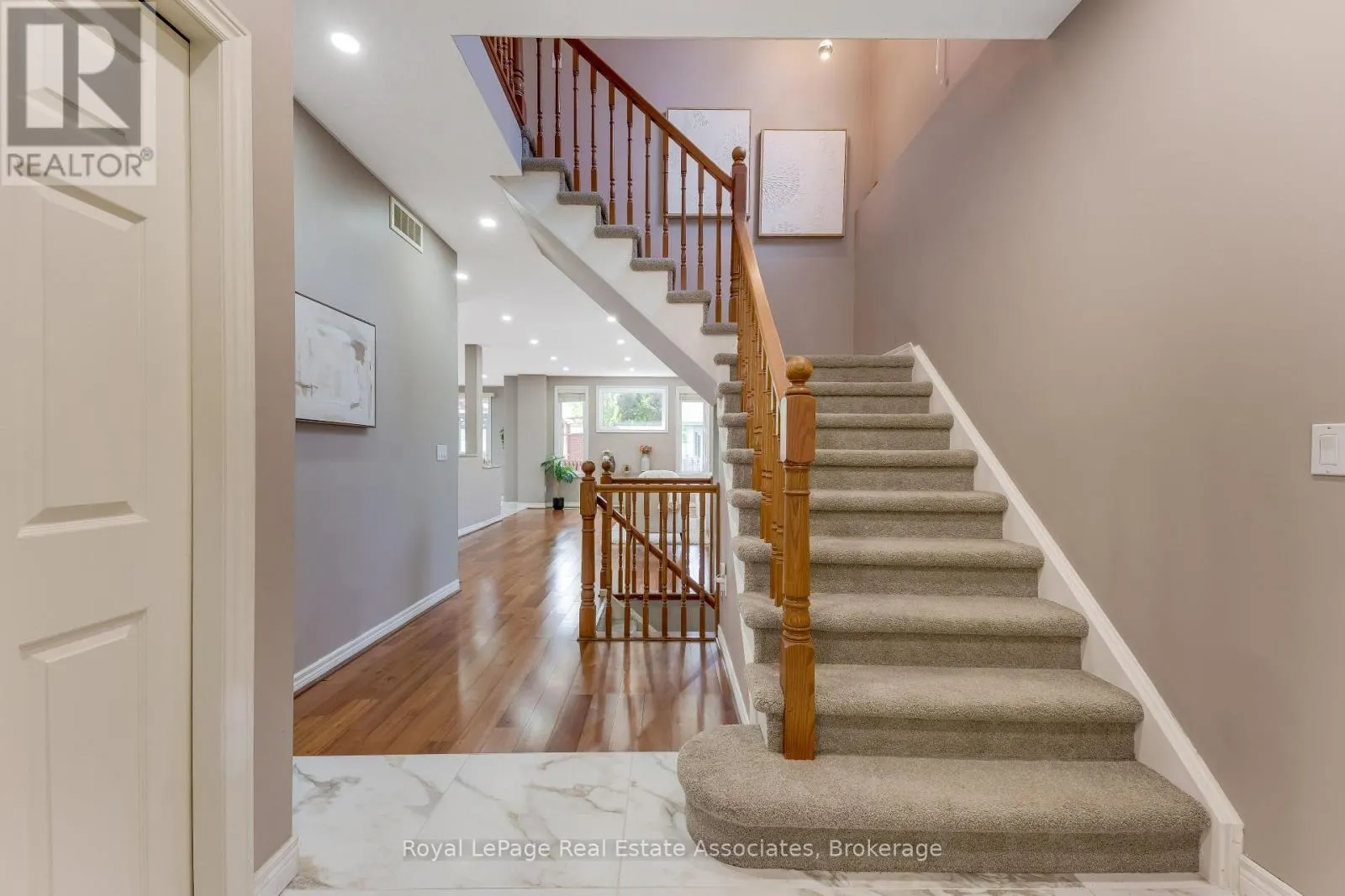 406 SANDY COVE CRESCENT