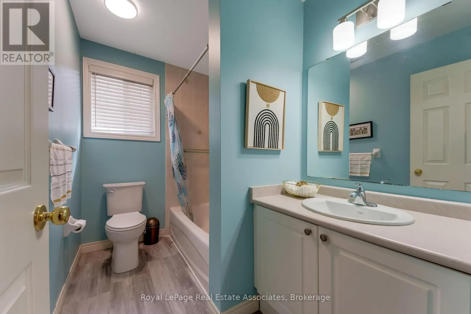 406 SANDY COVE CRESCENT