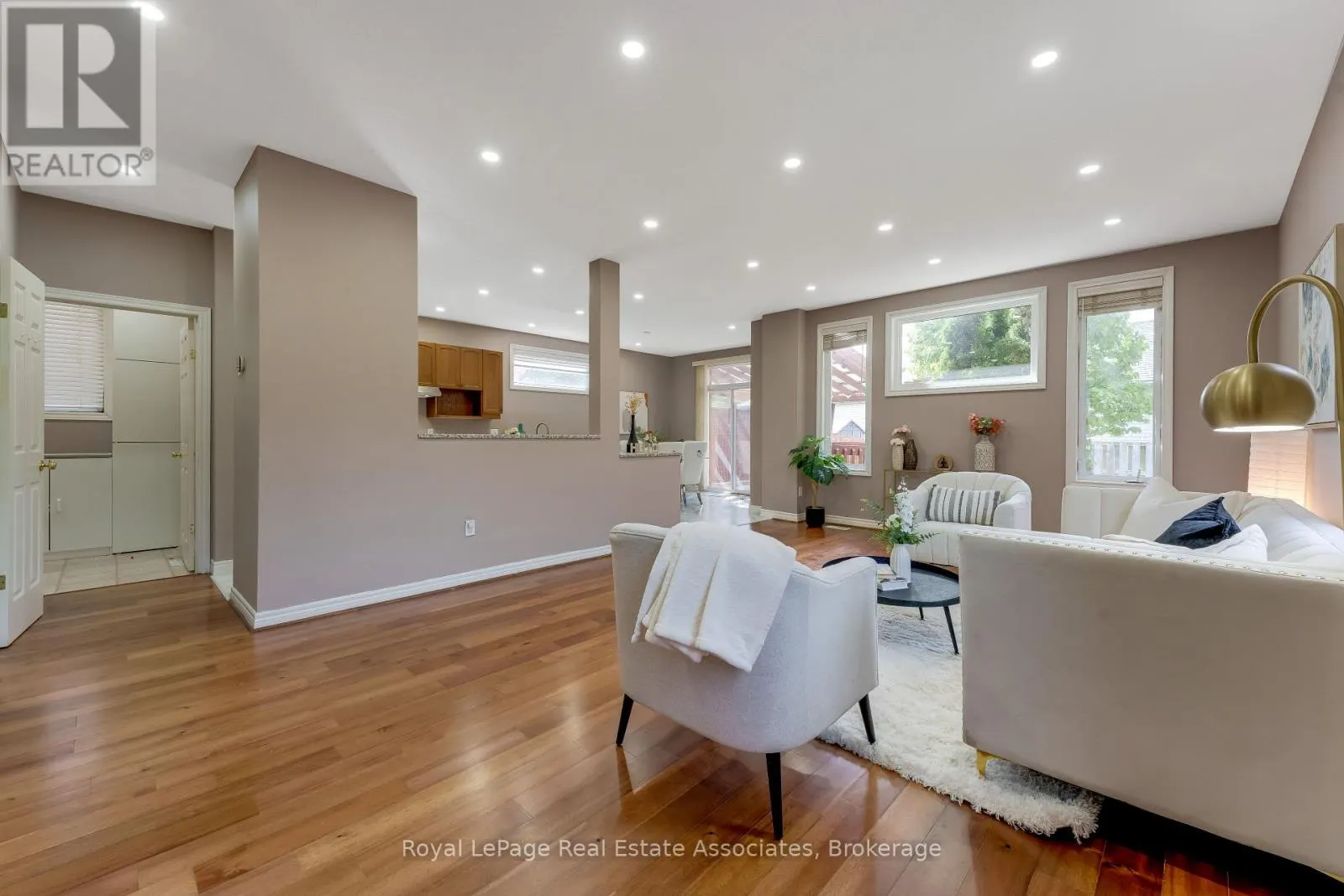 406 SANDY COVE CRESCENT
