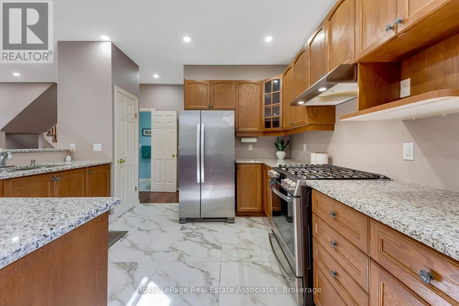 406 SANDY COVE CRESCENT