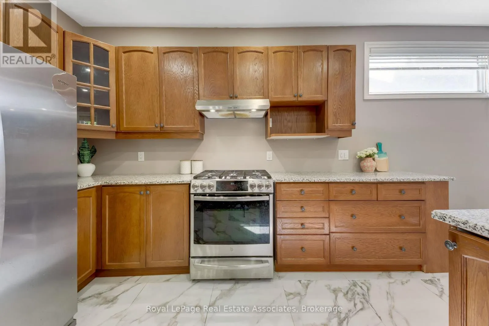 406 SANDY COVE CRESCENT