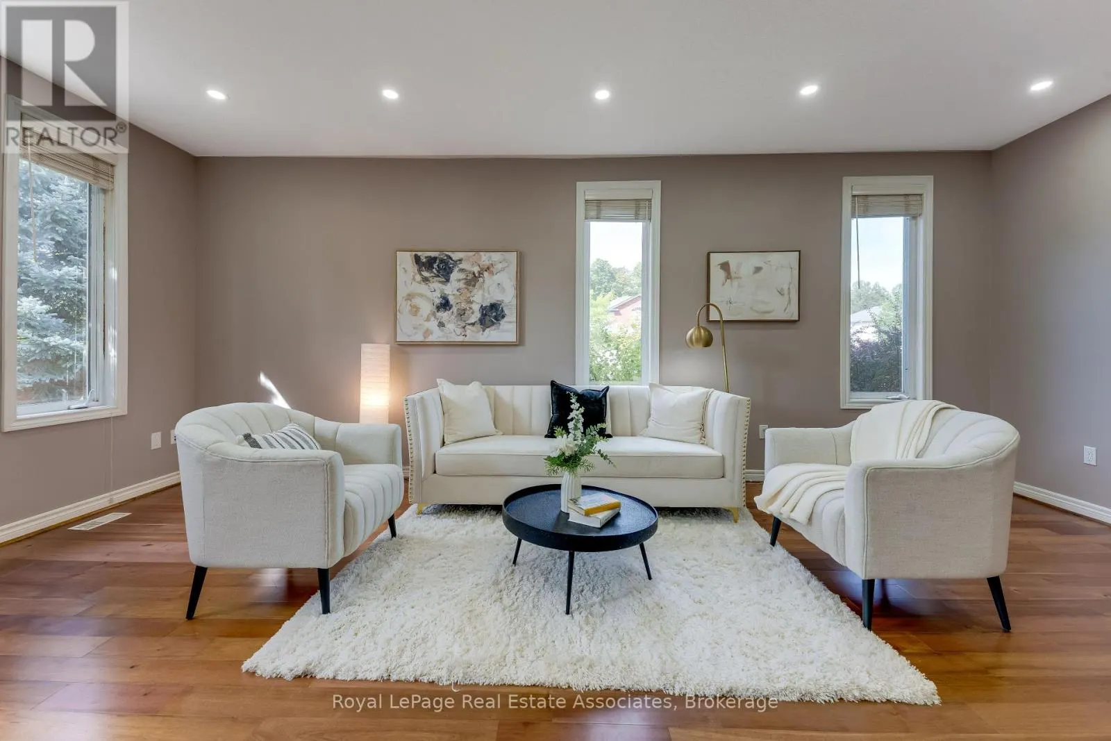 406 SANDY COVE CRESCENT
