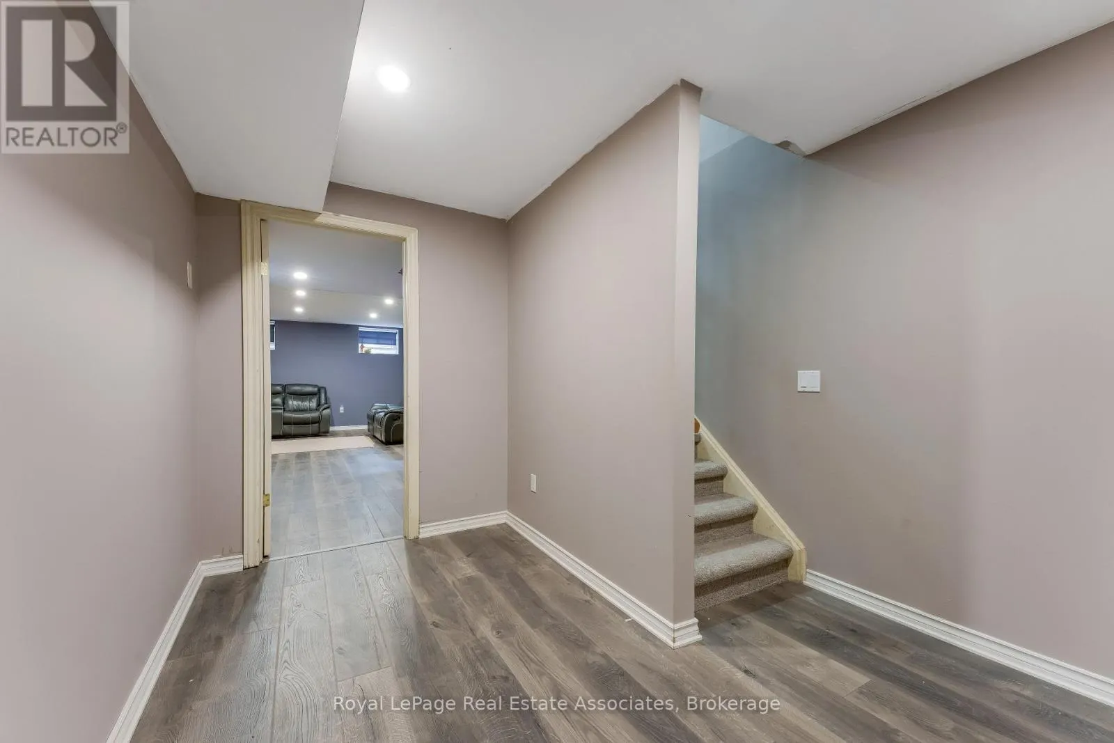 406 SANDY COVE CRESCENT