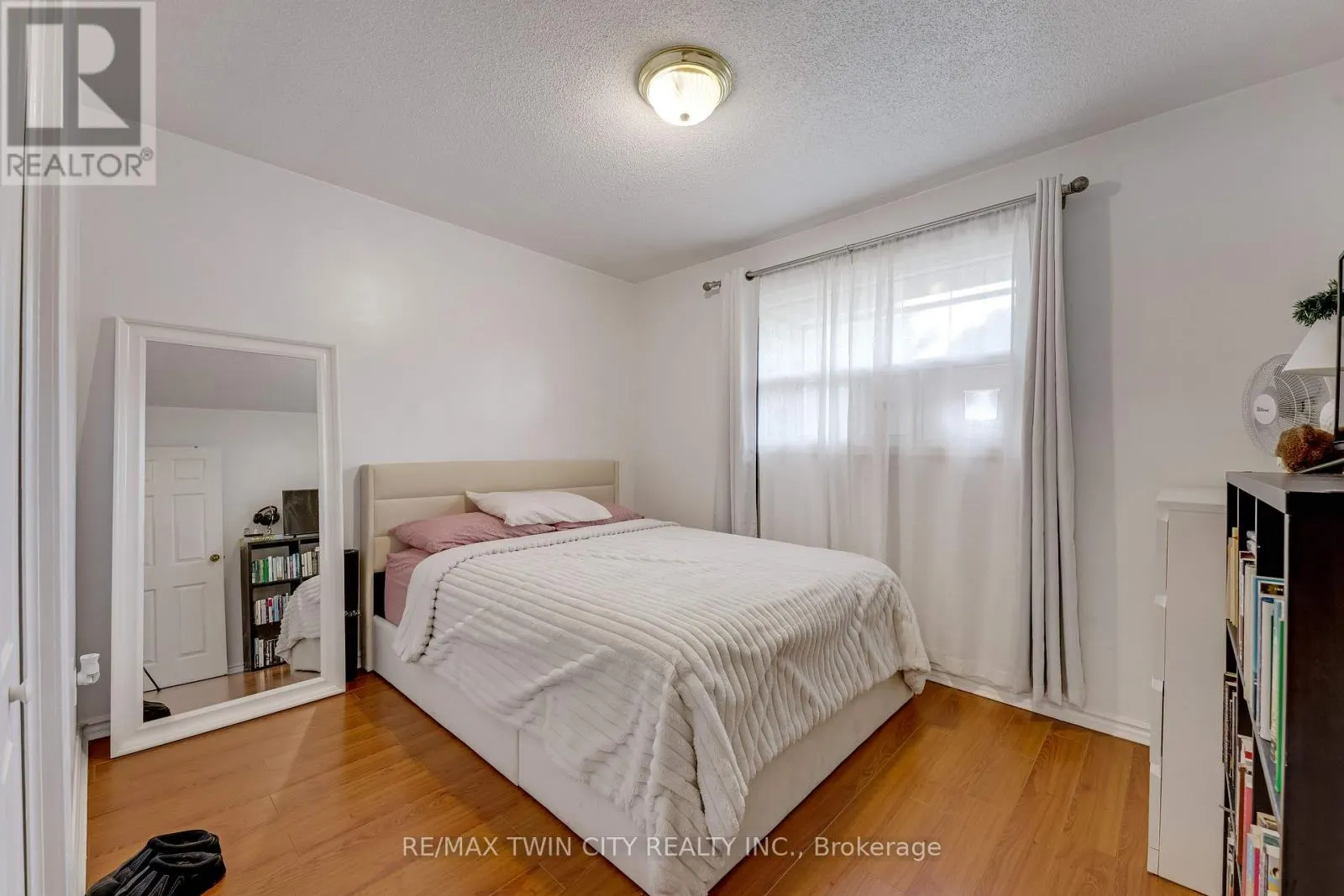 49 CARNABY CRESCENT