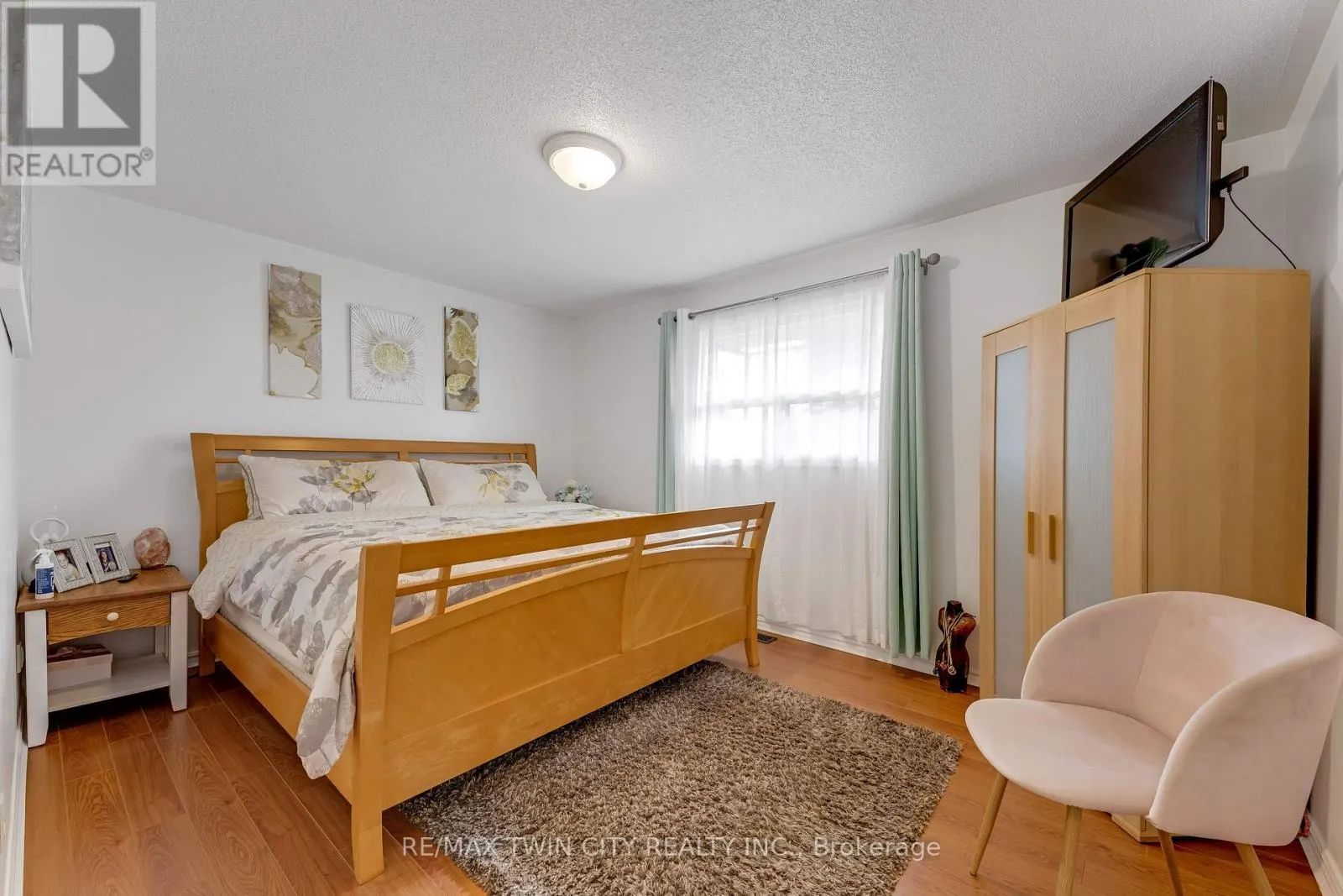 49 CARNABY CRESCENT