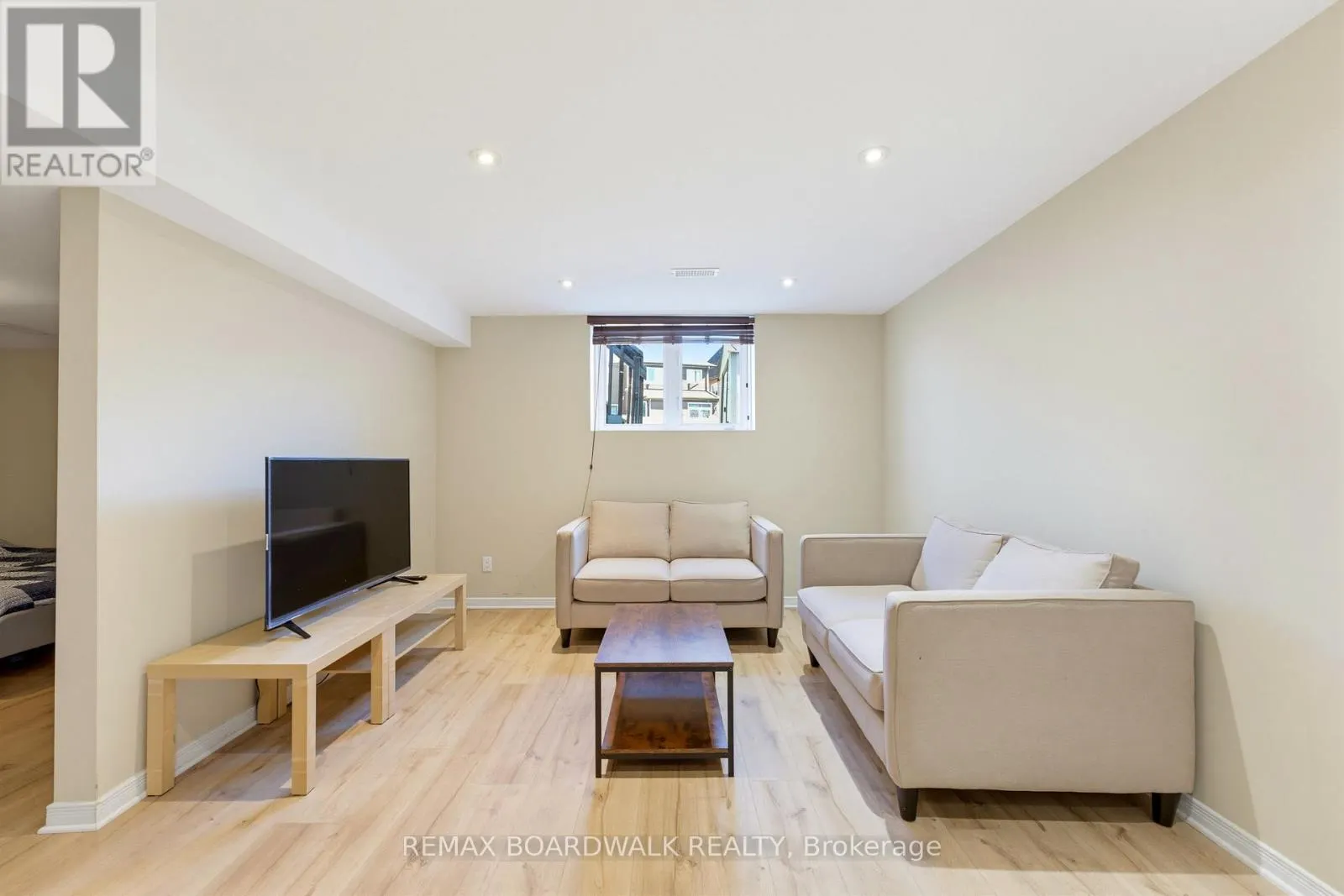 210 BROXBURN CRESCENT