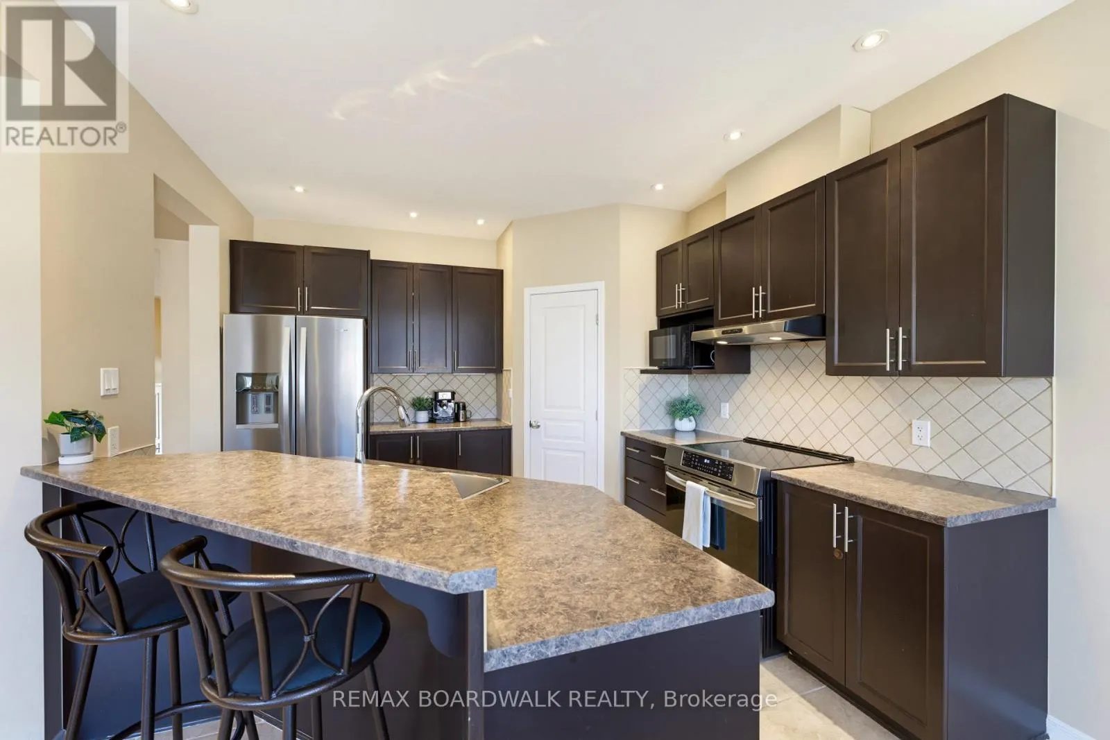 210 BROXBURN CRESCENT