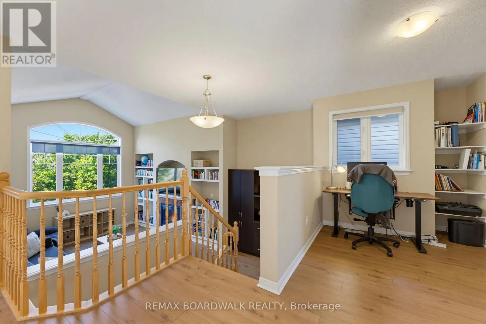 210 BROXBURN CRESCENT