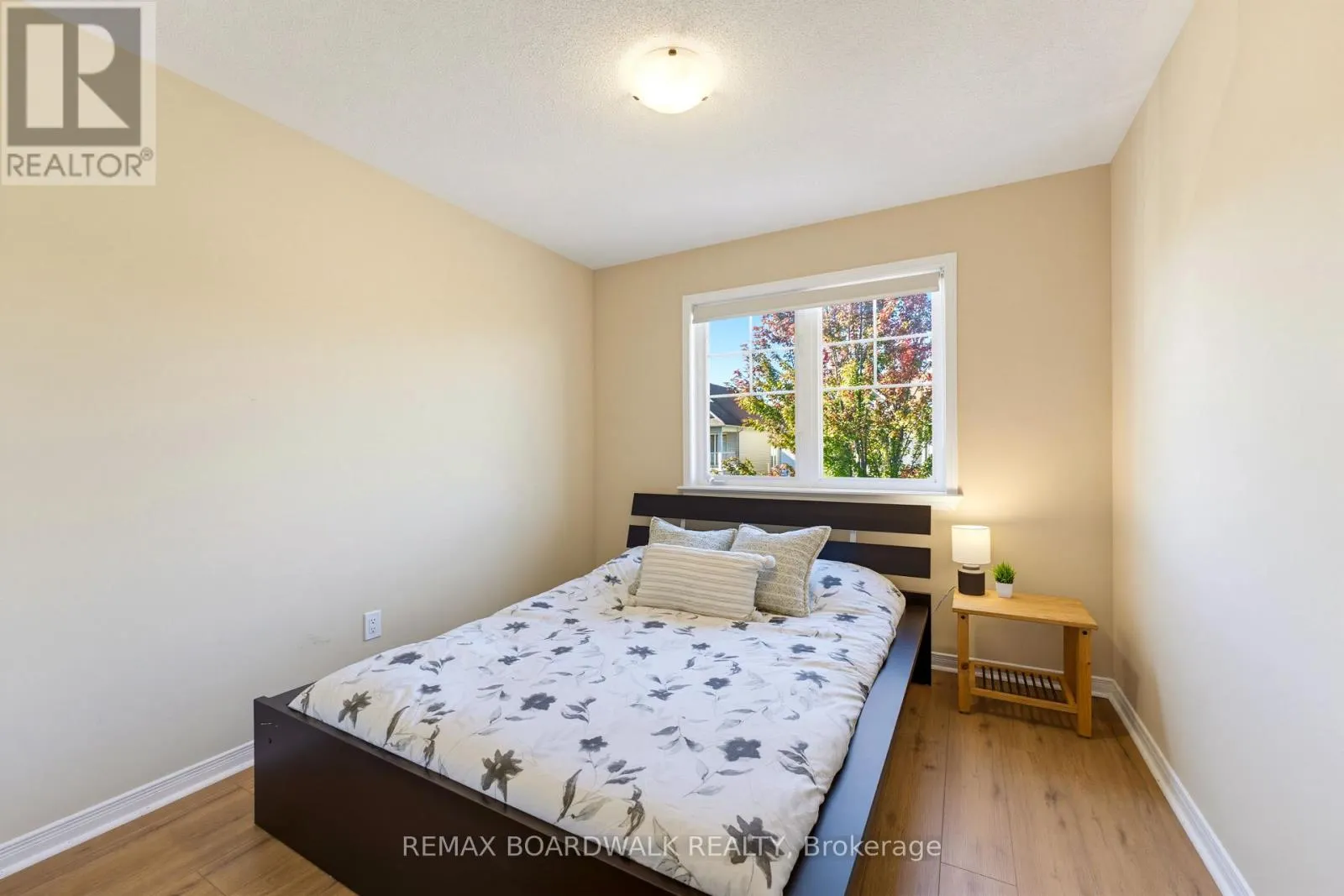 210 BROXBURN CRESCENT