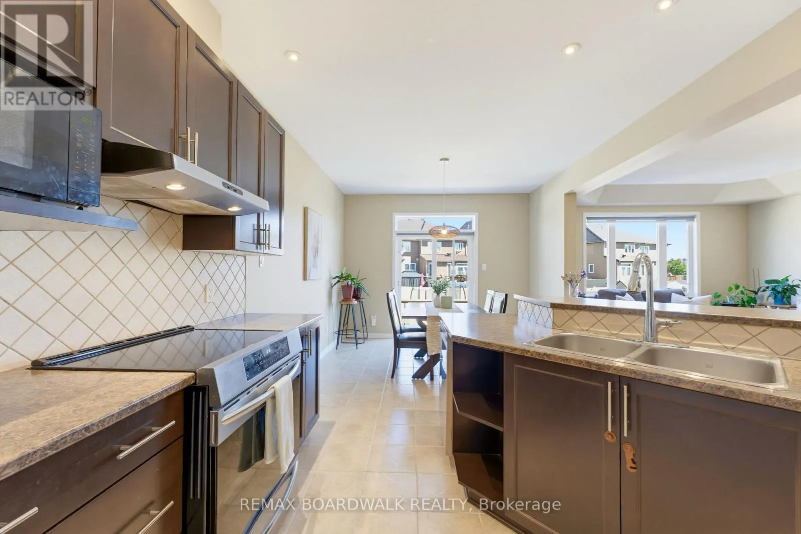 210 BROXBURN CRESCENT