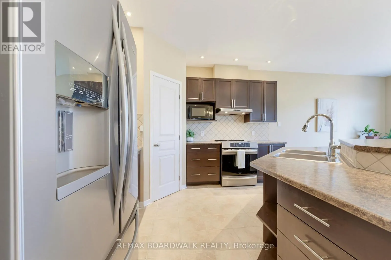 210 BROXBURN CRESCENT