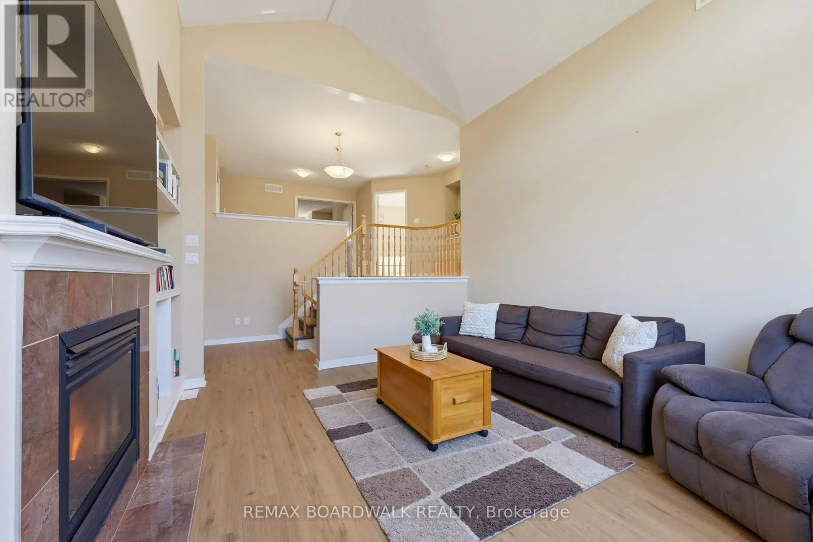 210 BROXBURN CRESCENT