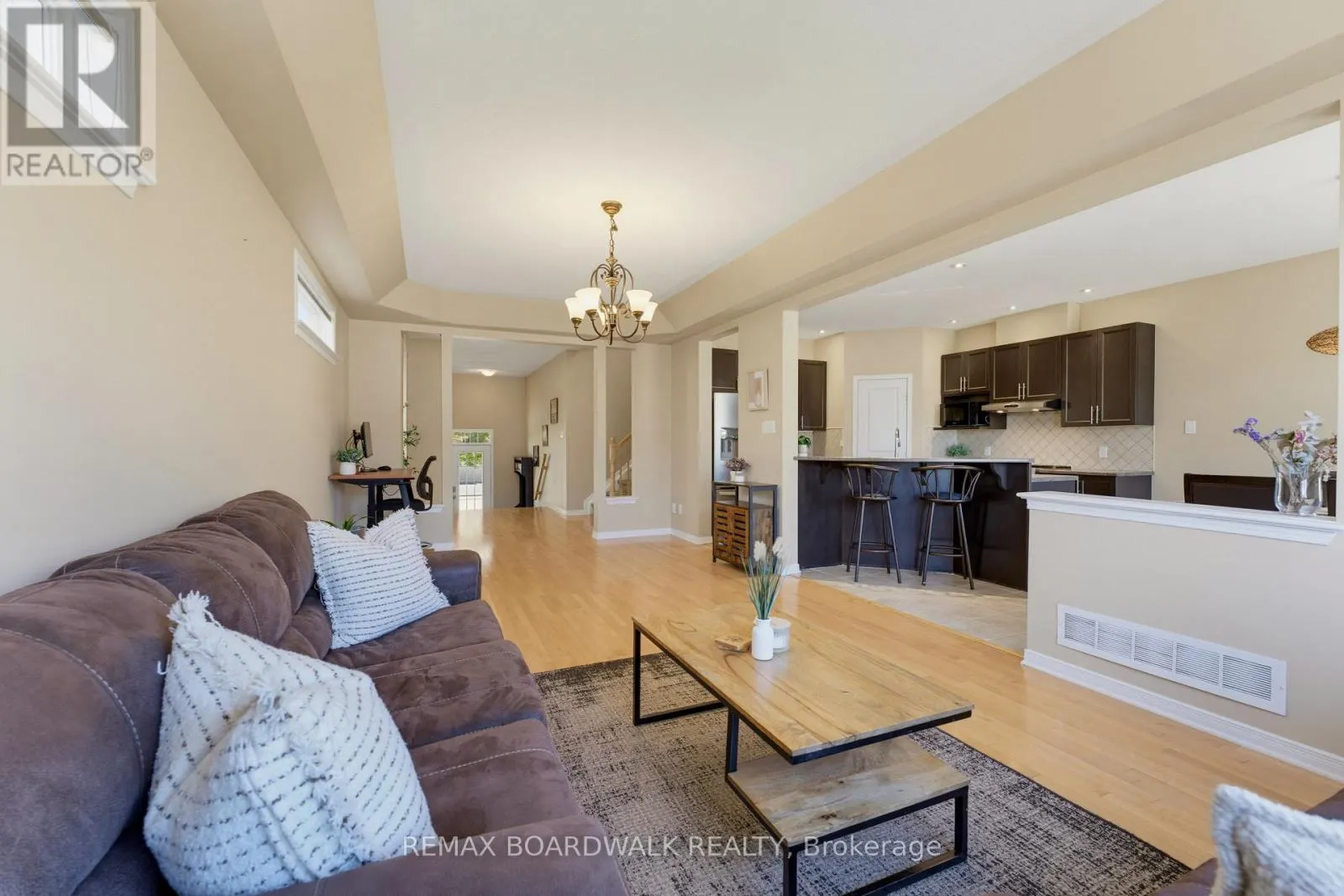 210 BROXBURN CRESCENT