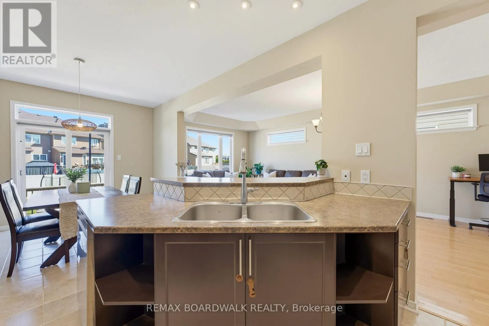 210 BROXBURN CRESCENT