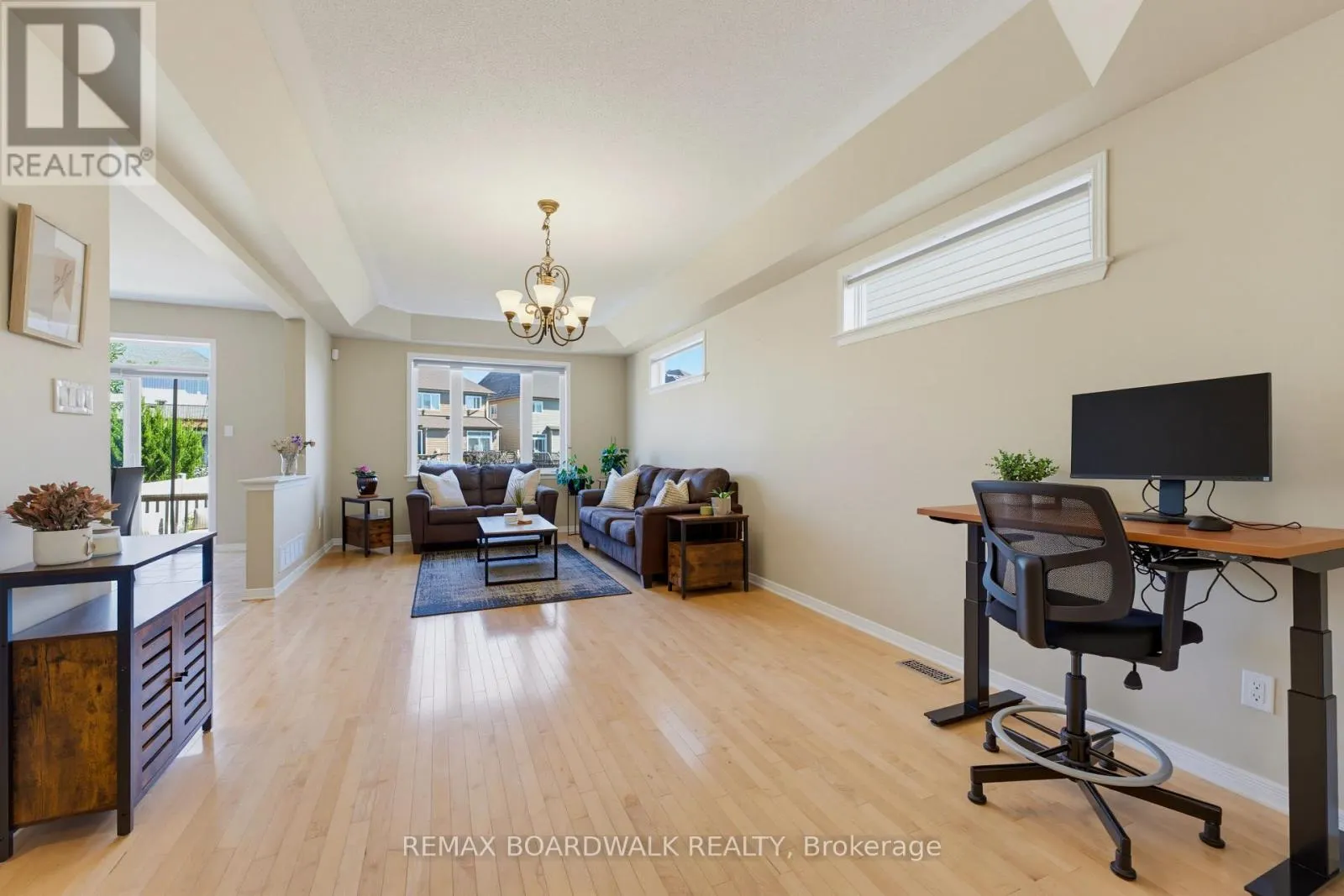 210 BROXBURN CRESCENT