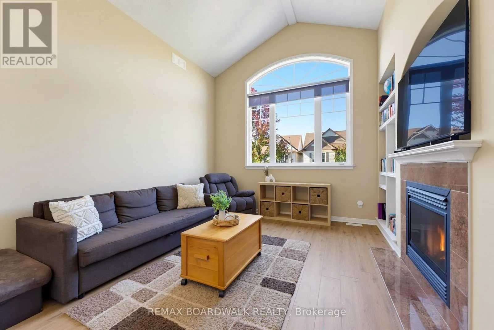 210 BROXBURN CRESCENT