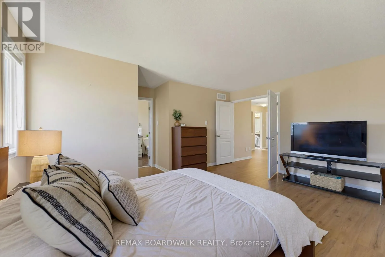 210 BROXBURN CRESCENT