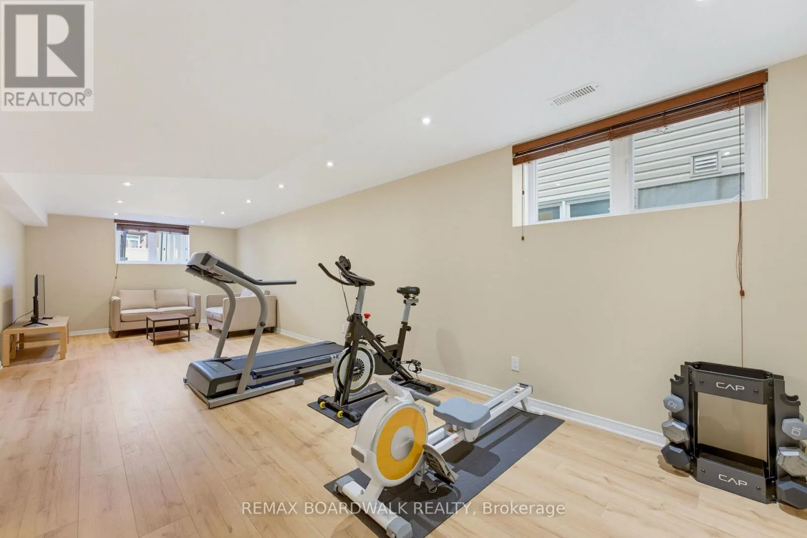 210 BROXBURN CRESCENT