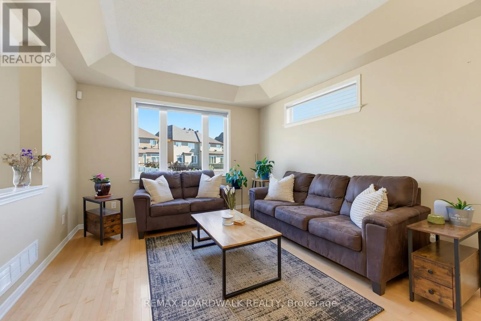 210 BROXBURN CRESCENT